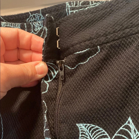 Worthington Black Floral Stretch Pants | Cropped | Blue Print size 12 petite - Picture 3 of 7